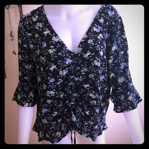 🌻❤️American Eagle cinch front blouse❤️🌻